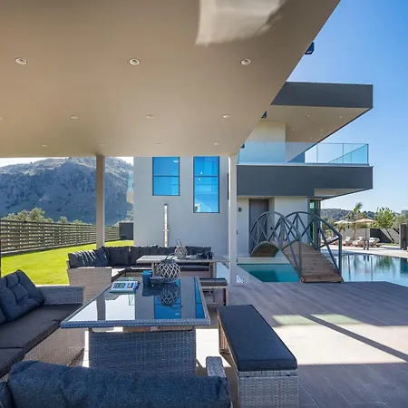 Elinor - Nature Retreat Amidst Mountains & By Etouri *