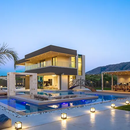 Elinor - Nature Retreat Amidst Mountains & By Etouri *