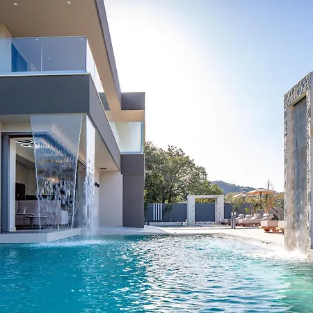 Elinor - Nature Retreat Amidst Mountains & By Etouri