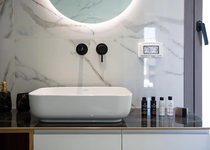 Elinor - Nature Retreat Amidst Mountains & By Etouri