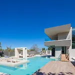 Villa Elinor - Nature Retreat Amidst Mountains & By Etouri La Canea