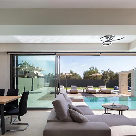 Villa Elinor - Nature Retreat Amidst Mountains & By Etouri *