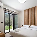 Elinor - Nature Retreat Amidst Mountains & By Etouri