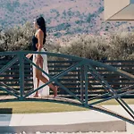 Elinor - Nature Retreat Amidst Mountains & By Etouri