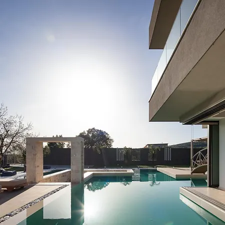 Elinor - Nature Retreat Amidst Mountains & By Etouri *