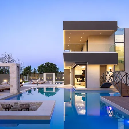 Villa Elinor - Nature Retreat Amidst Mountains & By Etouri *