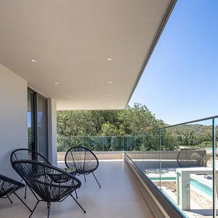 Villa Elinor - Nature Retreat Amidst Mountains & By Etouri *