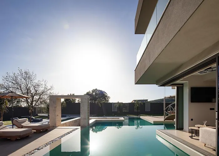 Elinor - Nature Retreat Amidst Mountains & By Etouri *