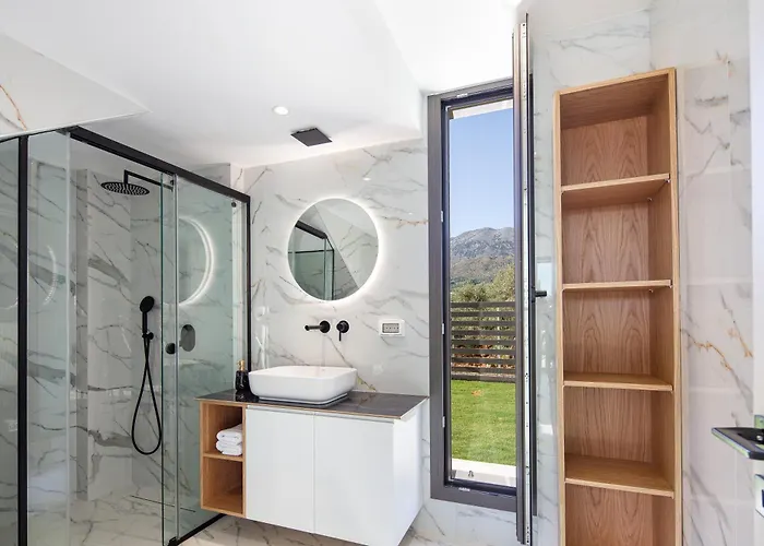 Elinor - Nature Retreat Amidst Mountains & By Etouri *