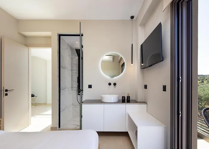 Elinor - Nature Retreat Amidst Mountains & By Etouri