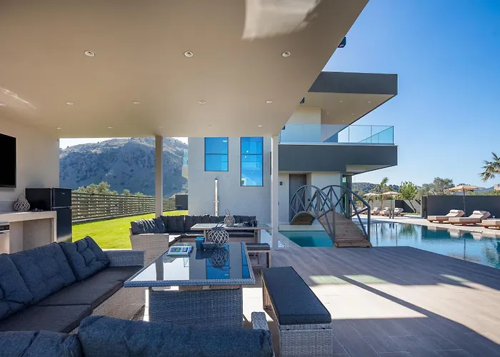 Elinor - Nature Retreat Amidst Mountains & By Etouri *