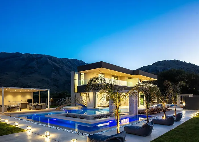 Villa Elinor - Nature Retreat Amidst Mountains & By Etouri