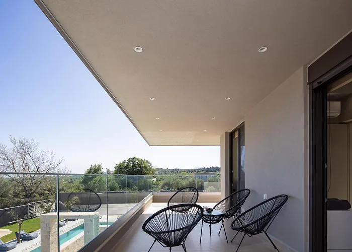 Elinor - Nature Retreat Amidst Mountains & By Etouri Villa *