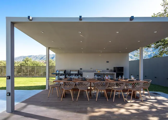 Elinor - Nature Retreat Amidst Mountains & By Etouri