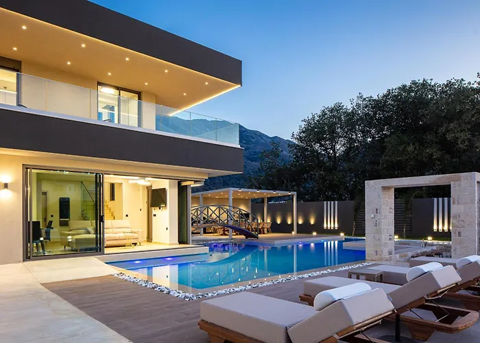 Villa Elinor - Nature Retreat Amidst Mountains & By Etouri *