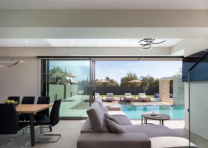 Villa Elinor - Nature Retreat Amidst Mountains & By Etouri *