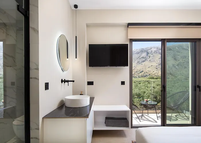 Villa Elinor - Nature Retreat Amidst Mountains & By Etouri Chania (Crete)