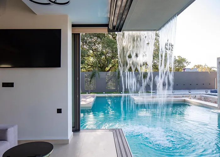 Elinor - Nature Retreat Amidst Mountains & By Etouri *