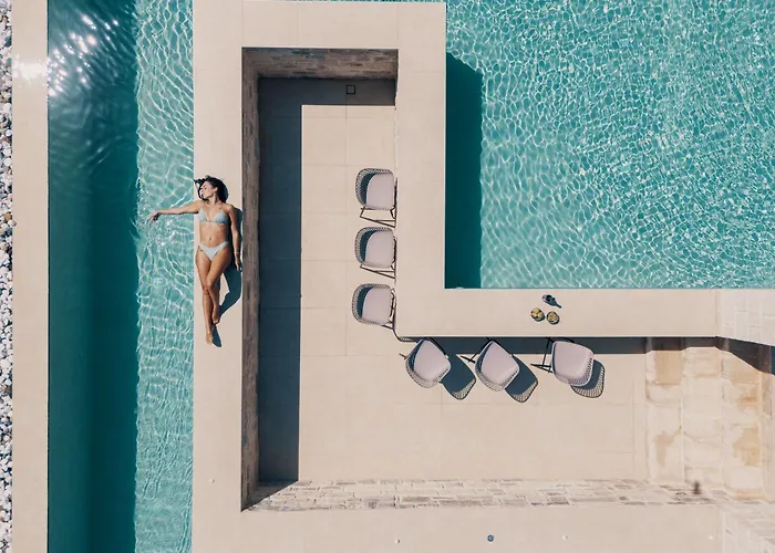 Elinor - Nature Retreat Amidst Mountains & By Etouri