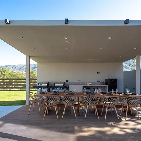Elinor - Nature Retreat Amidst Mountains & By Etouri
